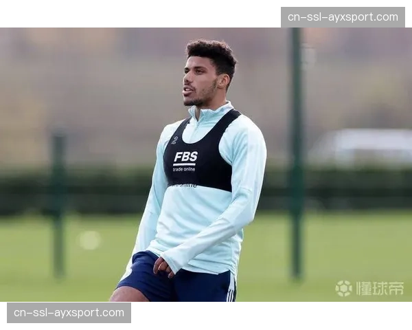 从伤病中归来:记录朗斯中场福法纳重返赛场的完整历程 从伤病中归来:记录朗斯中场福法纳重返赛场的完整历程