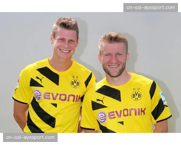 历史回顾：2012年多特蒙德双冠王阵容，今何在？